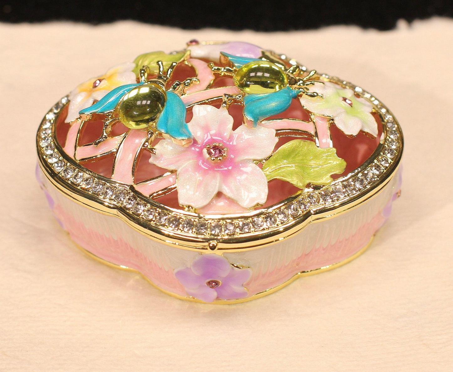 Hand Enameled Jewelry Box- Petal Shape Flower Box(6.5*5.5*3.5 cm/2.6*2.2*1.4 inch;0.132 kg/4.7 oz)