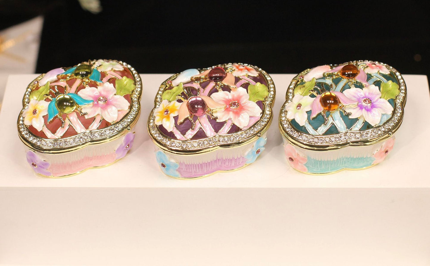 Hand Enameled Jewelry Box- Petal Shape Flower Box(6.5*5.5*3.5 cm/2.6*2.2*1.4 inch;0.132 kg/4.7 oz)