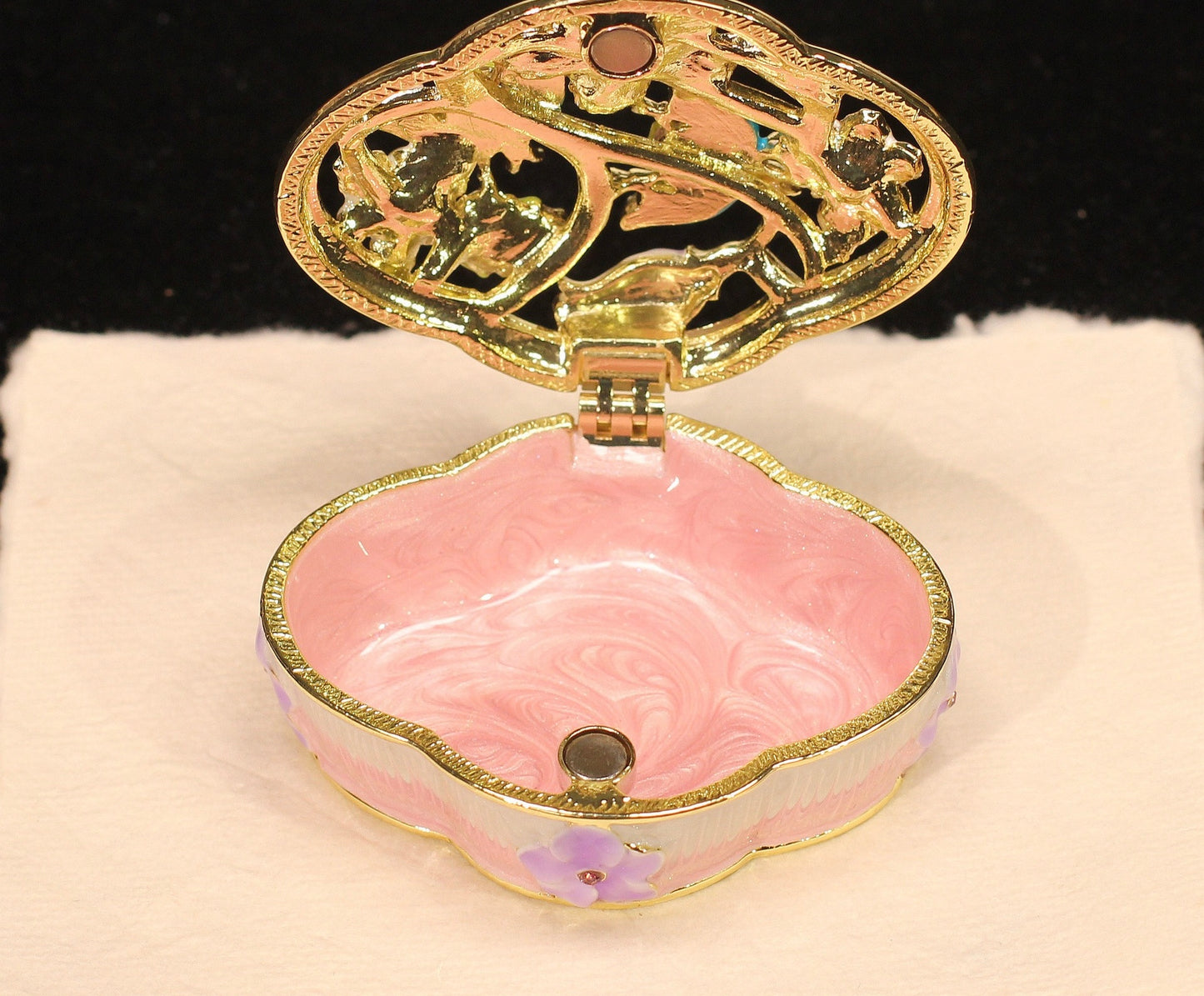 Hand Enameled Jewelry Box- Petal Shape Flower Box(6.5*5.5*3.5 cm/2.6*2.2*1.4 inch;0.132 kg/4.7 oz)