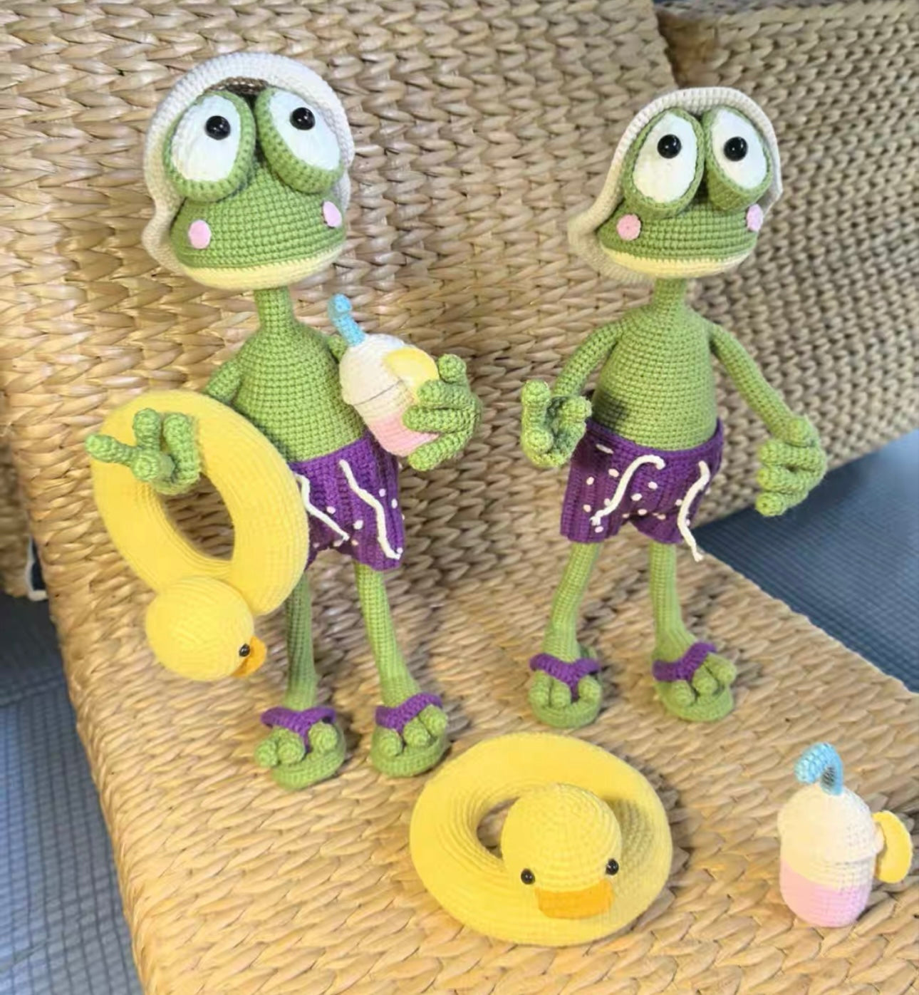 Crochet Frog with Chicken Swinging Ring+Hat+Drink Cup(28 cm/11 inch)