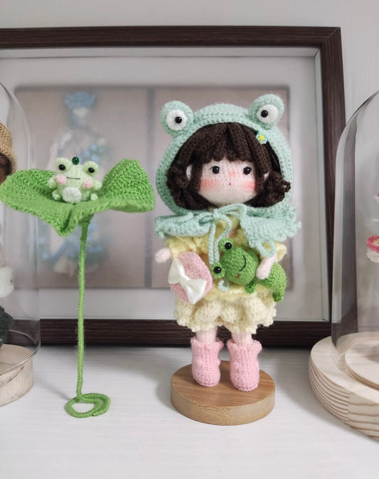Crochet Mini Girl/Frog Girl with Frog Hat and Frog Toy(12 cm/4.7 inch)