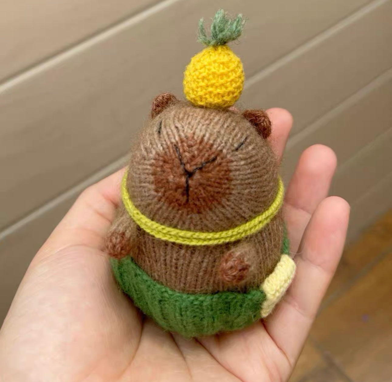Knitted Capybara with Fruit(8~9 cm/3.1~3.5 inch)