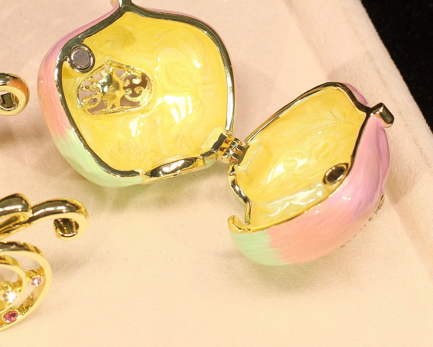 Hand Enameled Jewelry Box- Carriage/Horse(18*6*7 cm/7.1*2.4*2.8 inch;0.36 kg/12.7 oz)